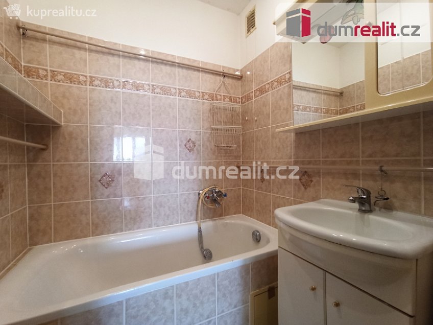 Pronájem bytu 2+1 56 m^2 Severní, Ostrov 