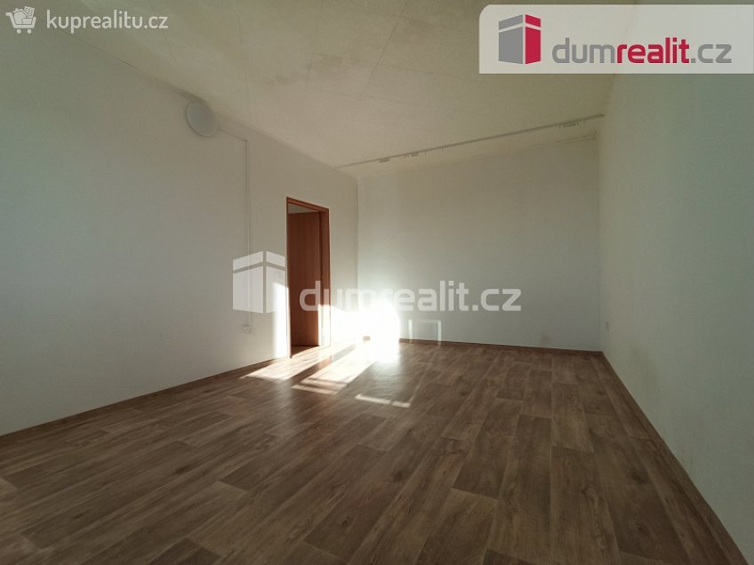 Pronájem bytu 2+1 56 m^2 Severní, Ostrov 