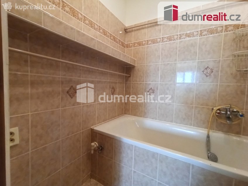 Pronájem bytu 2+1 56 m^2 Severní, Ostrov 