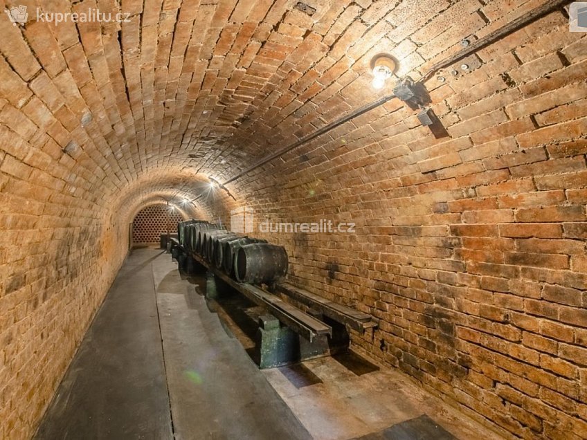 Pronájem  garáže 60 m^2 Hovorany, Hovorany 