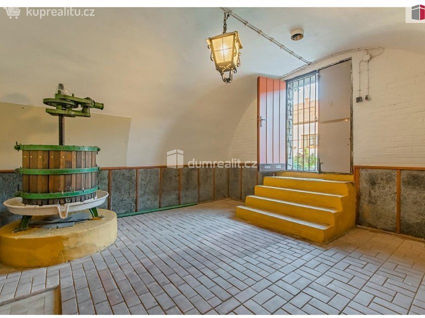 Pronájem  garáže 60 m^2 Hovorany, Hovorany 