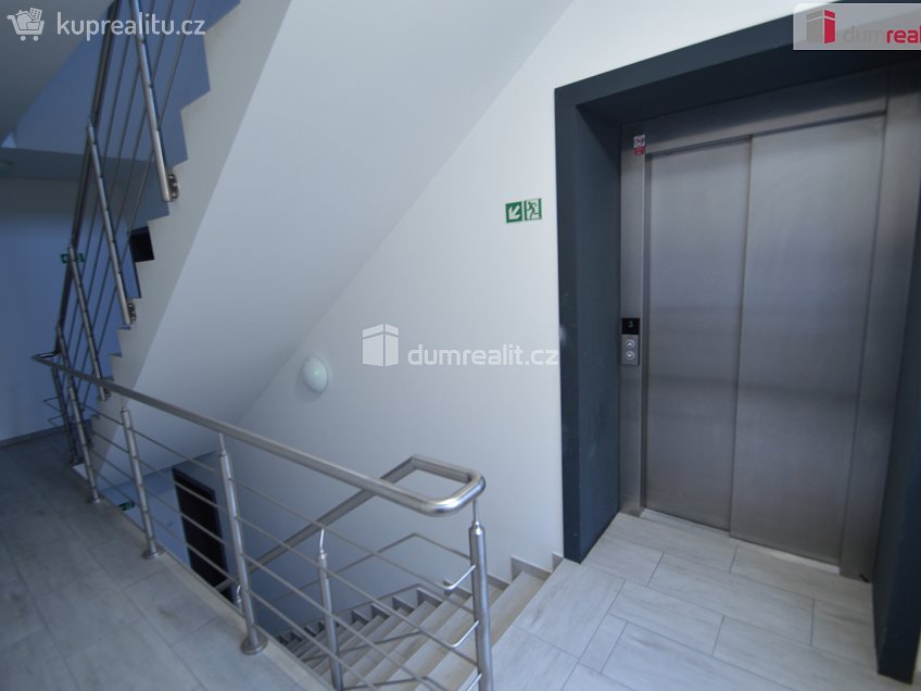 Pronájem bytu 2+kk 66 m^2 Tůmova, Praha 5 