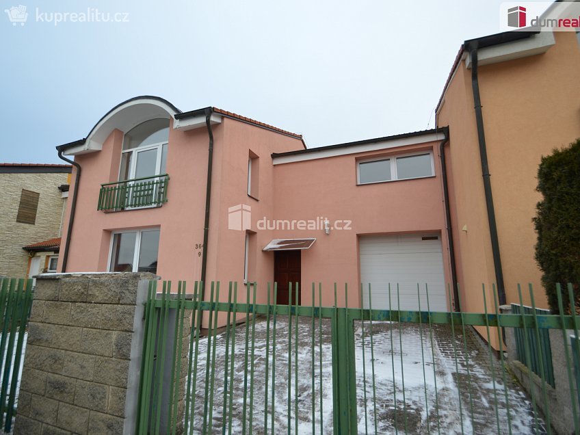 Pronájem  rodinného domu 166 m^2 Úhonická, Jeneč 