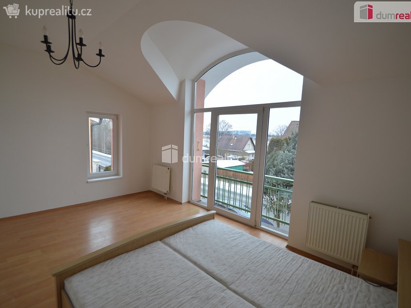 Pronájem  rodinného domu 166 m^2 Úhonická, Jeneč 