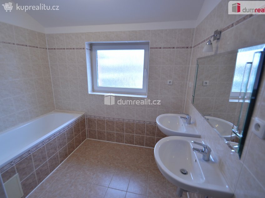 Pronájem  rodinného domu 166 m^2 Úhonická, Jeneč 