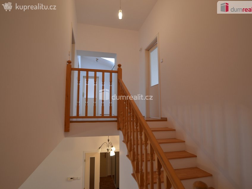 Pronájem  rodinného domu 166 m^2 Úhonická, Jeneč 
