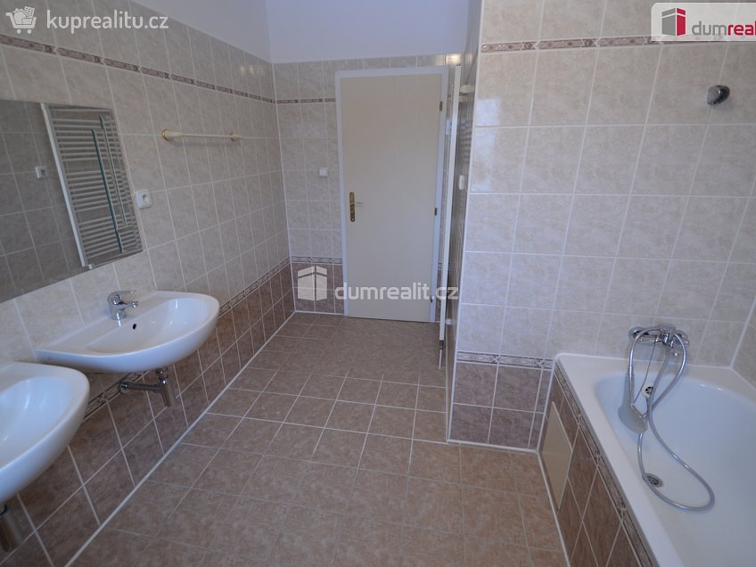 Pronájem  rodinného domu 166 m^2 Úhonická, Jeneč 