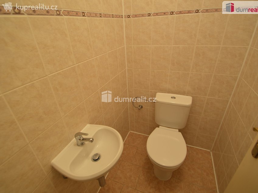 Pronájem  rodinného domu 166 m^2 Úhonická, Jeneč 