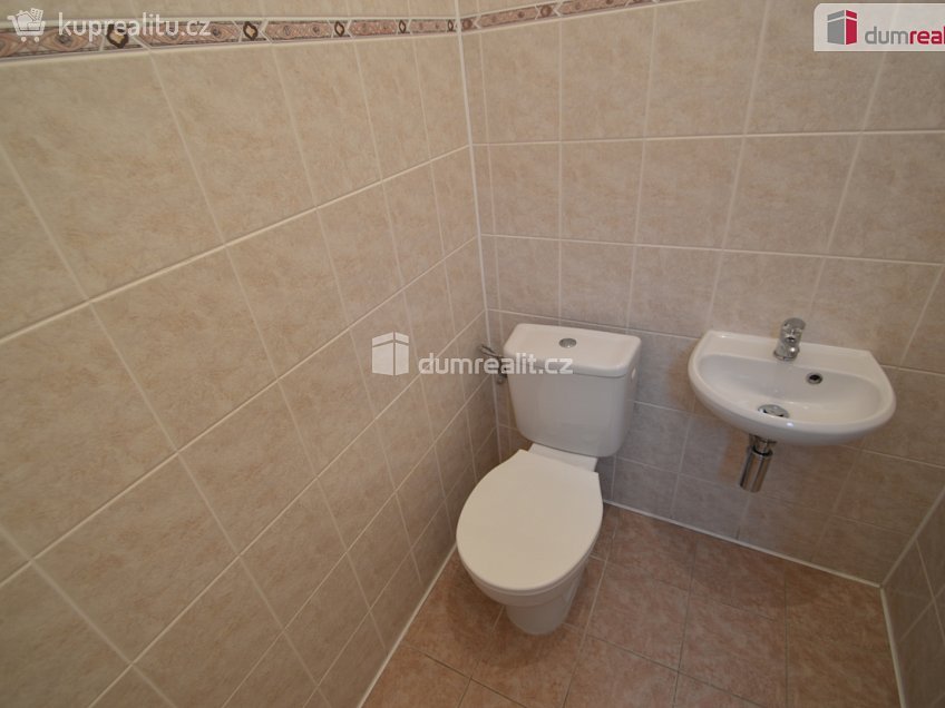 Pronájem  rodinného domu 166 m^2 Úhonická, Jeneč 