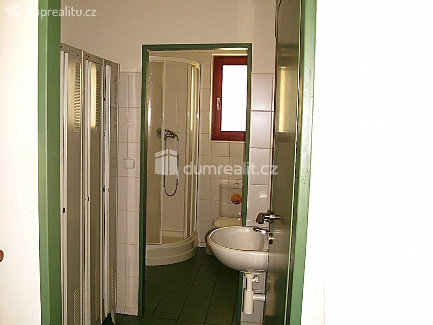 Pronájem  restauračního zařízení 230 m^2 Květnového povstání, Praha-Benice 