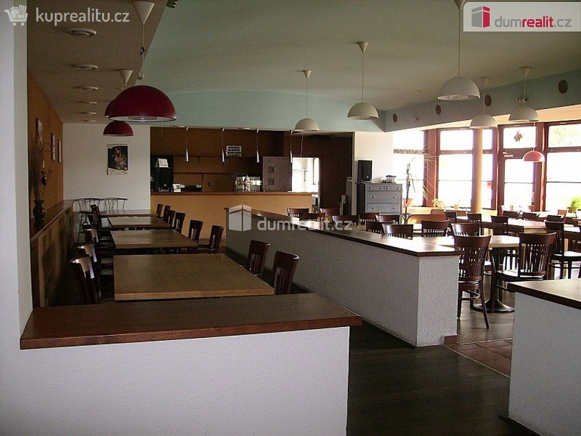 Pronájem  restauračního zařízení 230 m^2 Květnového povstání, Praha-Benice 