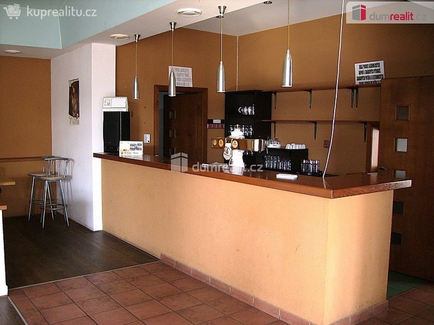 Pronájem  restauračního zařízení 230 m^2 Květnového povstání, Praha-Benice 
