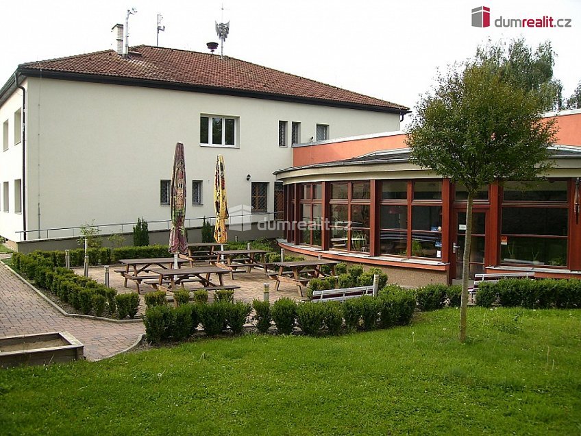 Pronájem  restauračního zařízení 230 m^2 Květnového povstání, Praha-Benice 