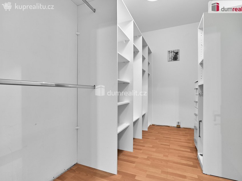 Prodej bytu 2+1 63 m^2 Závodu míru, Karlovy Vary 