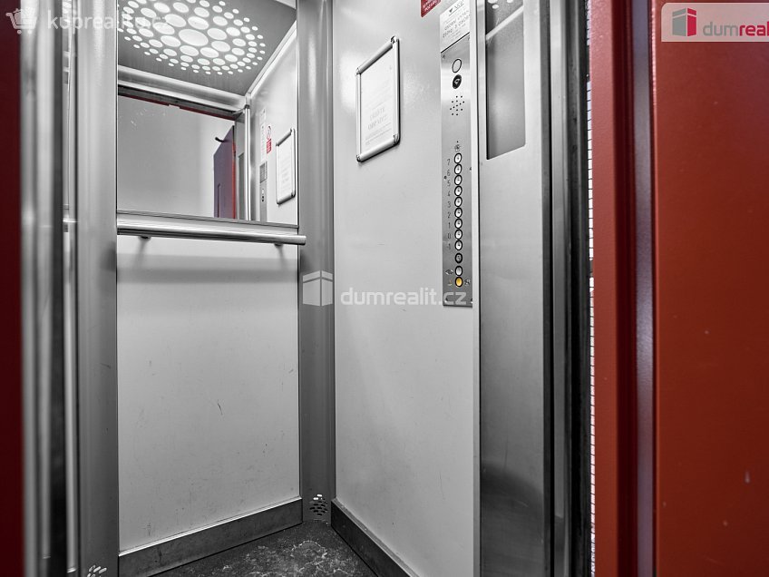 Prodej bytu 2+1 63 m^2 Závodu míru, Karlovy Vary 