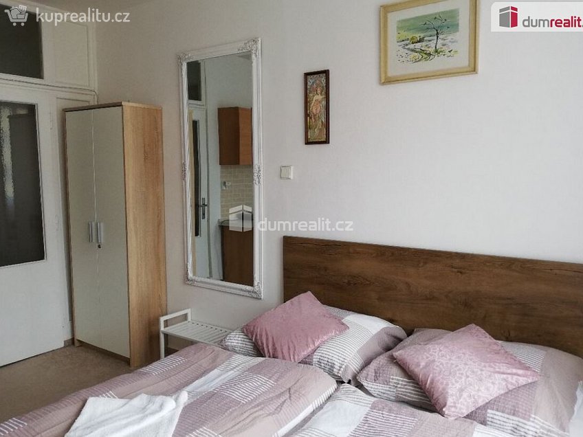 Pronájem bytu 1+kk 24 m^2 Kubelíkova, Mariánské Lázně 