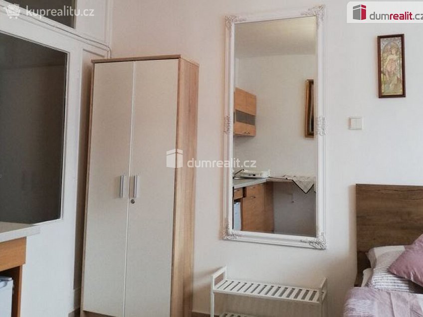 Pronájem bytu 1+kk 24 m^2 Kubelíkova, Mariánské Lázně 