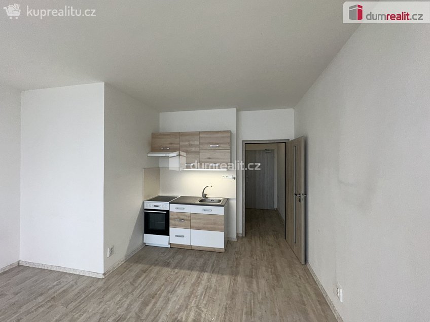 Pronájem bytu 1+kk 30 m^2 J. Opletala, Břeclav 