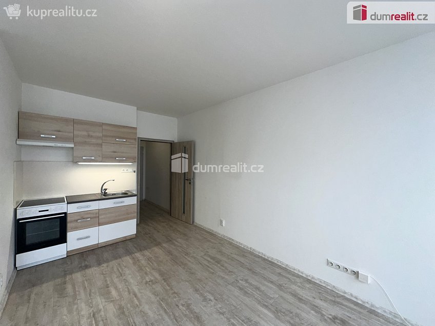 Pronájem bytu 1+kk 30 m^2 J. Opletala, Břeclav 