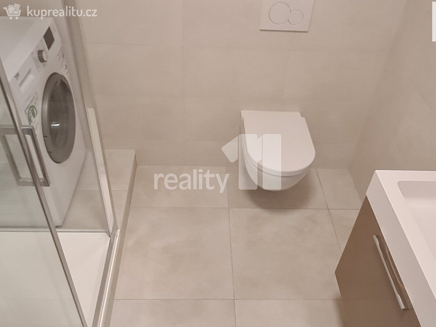 Pronájem bytu 1+kk 33 m^2 Příčná II., Jesenice 