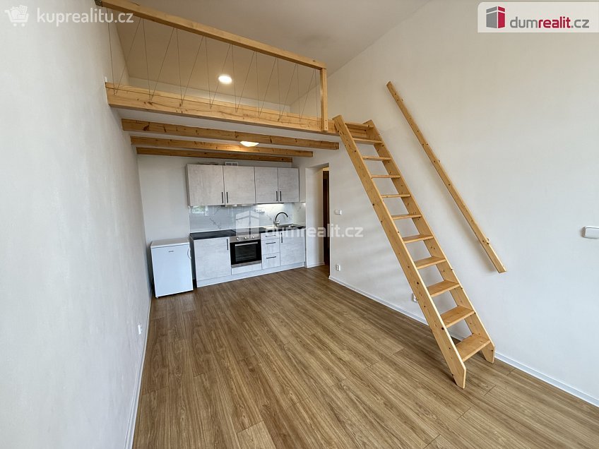 Pronájem bytu 1+kk 35 m^2 Na Valentince, Praha 5 