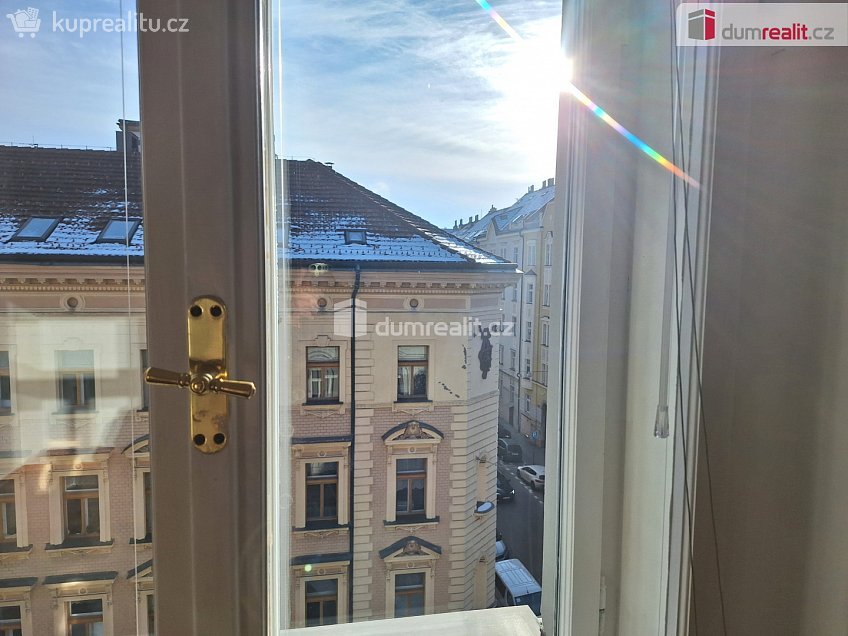 Pronájem bytu 2+kk 61 m^2 Kamenická, Praha 7 