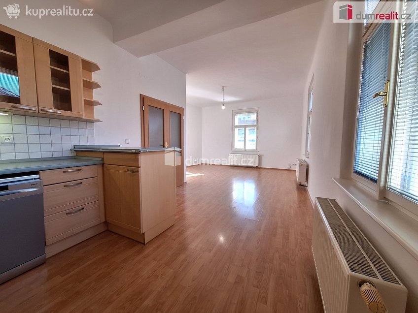 Pronájem bytu 2+kk 61 m^2 Kamenická, Praha 7 