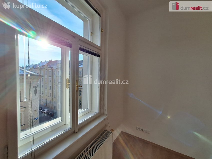 Pronájem bytu 2+kk 61 m^2 Kamenická, Praha 7 