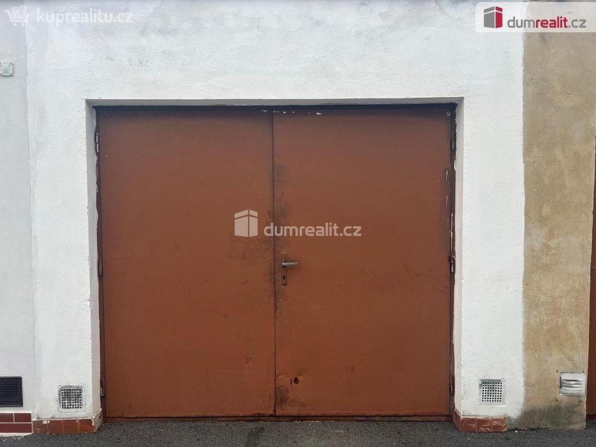 Prodej  garáže 20 m^2 Podvihovská, Opava 