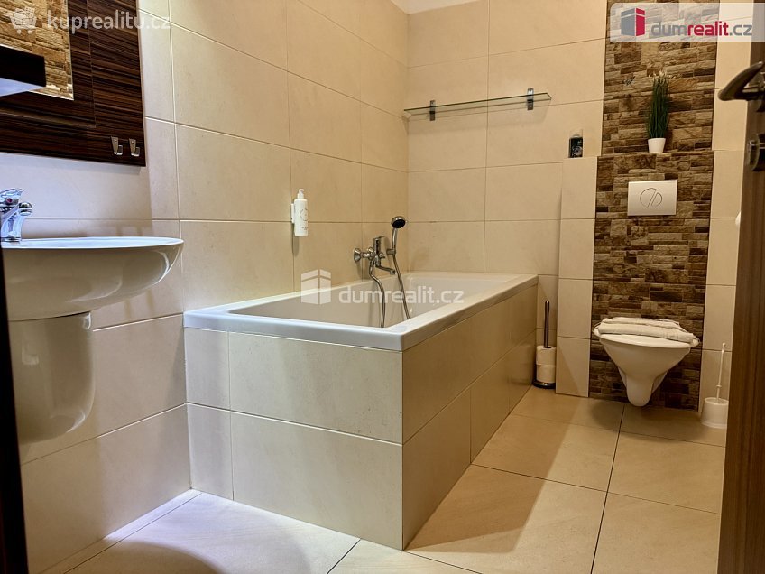 Pronájem  restauračního zařízení 908 m^2 Topolná, Topolná 