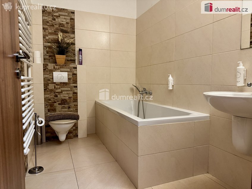 Pronájem  restauračního zařízení 908 m^2 Topolná, Topolná 