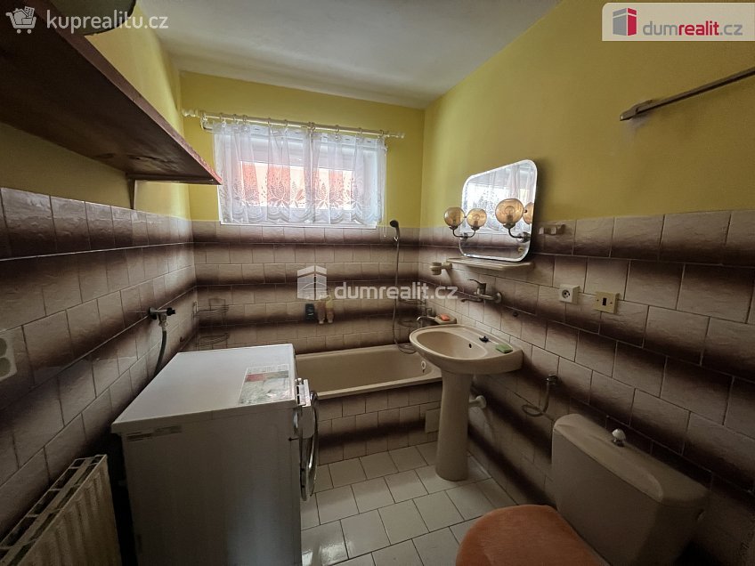 Prodej  rodinného domu 614 m^2 Karlovice, Karlovice 