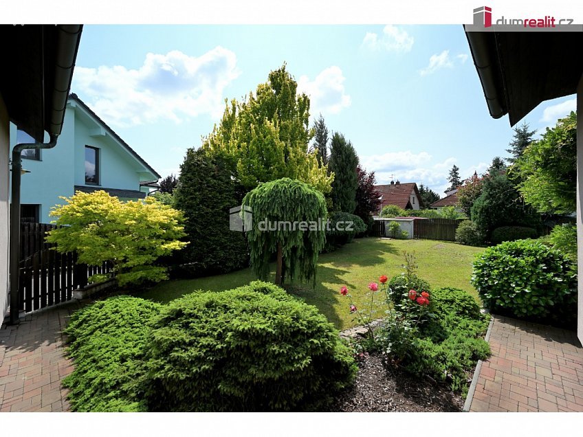 Prodej  rodinného domu 248 m^2 Ve Skále, Šestajovice 