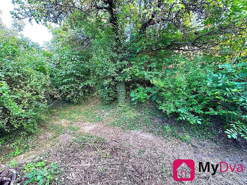 Prodej  stavebního pozemku 1465 m^2 Znojmo, Znojmo 