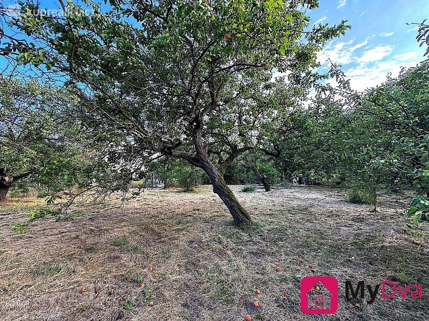 Prodej  stavebního pozemku 1465 m^2 Znojmo, Znojmo 