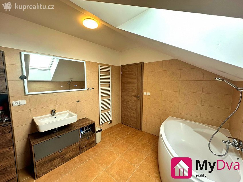 Prodej bytu 3+kk 77 m^2 Staré vinice, Znojmo 