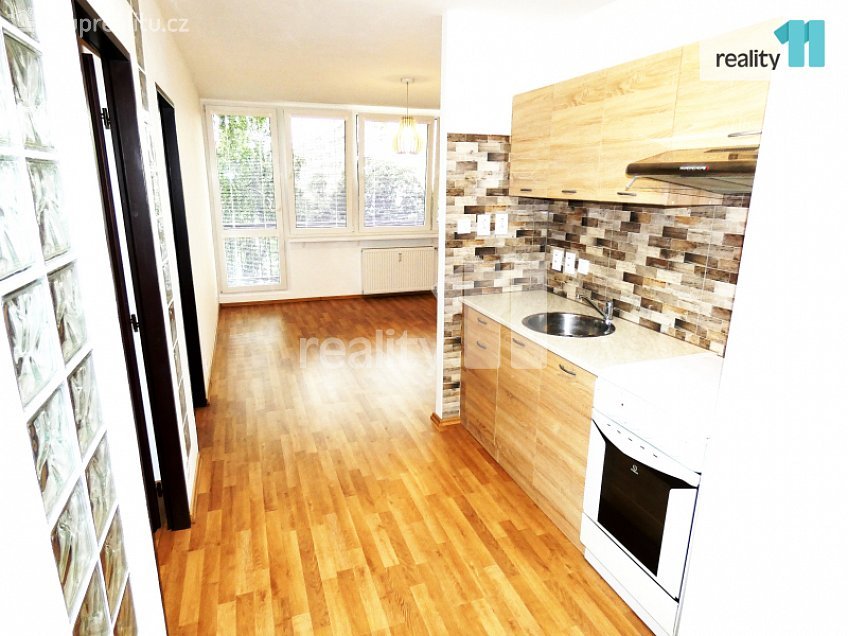 Pronájem bytu 3+kk 47 m^2 Nekvasilova, Praha 8 