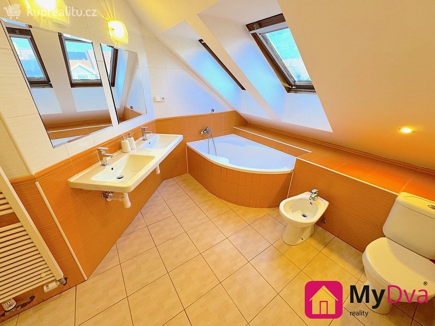 Pronájem  rodinného domu 220 m^2 M. Horákové, Třebíč 