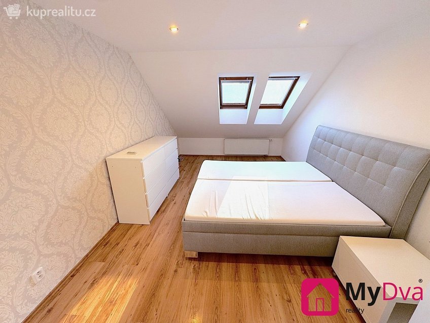 Pronájem  rodinného domu 220 m^2 M. Horákové, Třebíč 