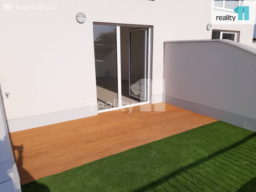 Pronájem bytu 1+kk 63 m^2 Cedrová, Jesenice 