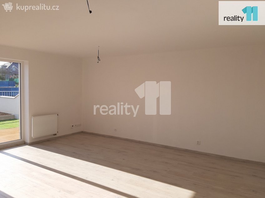 Pronájem bytu 1+kk 63 m^2 Cedrová, Jesenice 