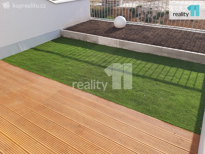 Pronájem bytu 1+kk 63 m^2 Cedrová, Jesenice 