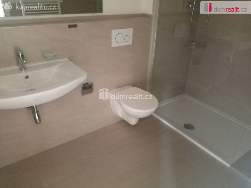 Pronájem bytu 3+1 65 m^2 Zelená, Děčín 