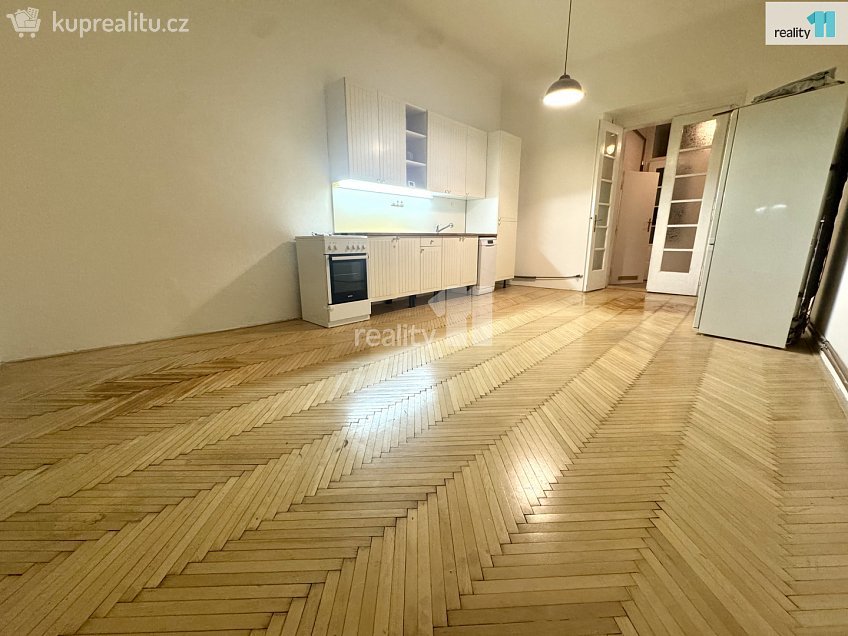 Pronájem bytu 2+kk 48 m^2 Na hrázi, Praha 8 