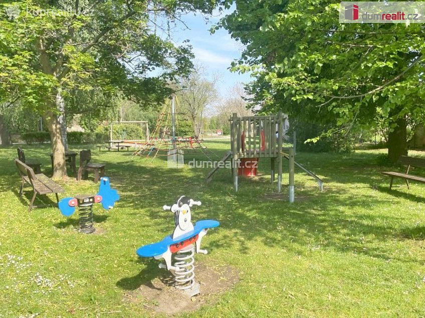 Prodej  stavebního pozemku 1023 m^2 Dubová, Čakovičky 