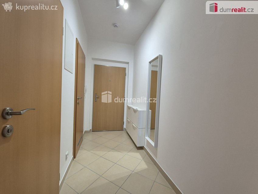 Pronájem bytu 1+kk 31 m^2 Sazovická, Praha-Zličín 