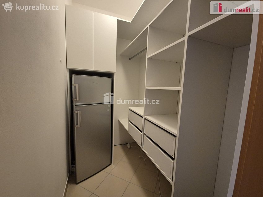 Pronájem bytu 1+kk 31 m^2 Sazovická, Praha-Zličín 