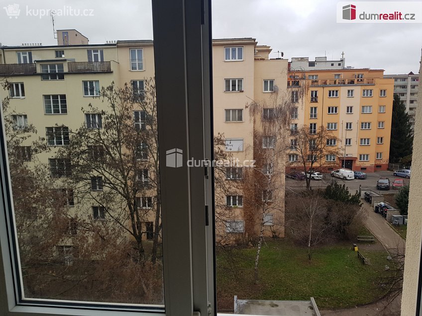 Pronájem bytu 1+kk 27 m^2 Přípotoční, Praha 10 