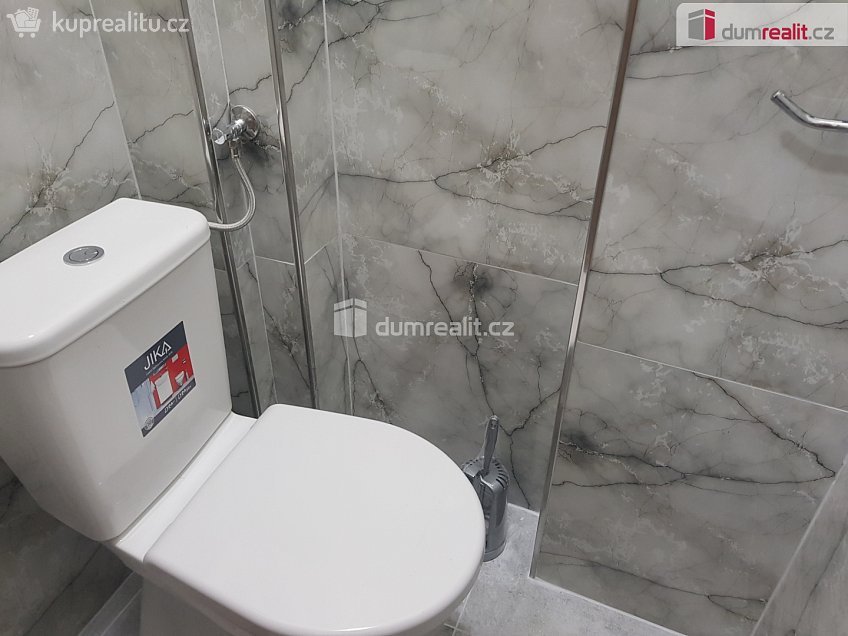 Pronájem bytu 1+kk 27 m^2 Přípotoční, Praha 10 