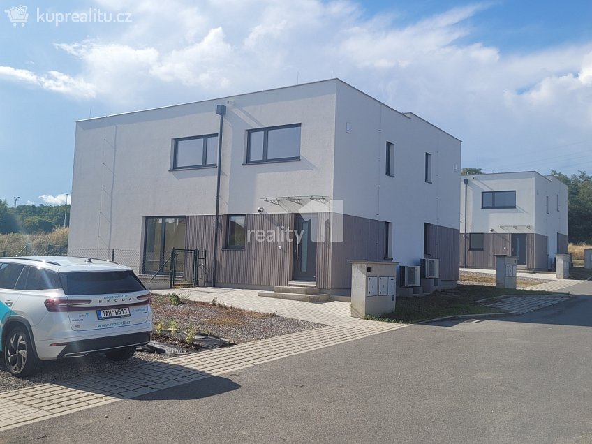 Prodej  rodinného domu 353 m^2 Pechlátova, Kladno 